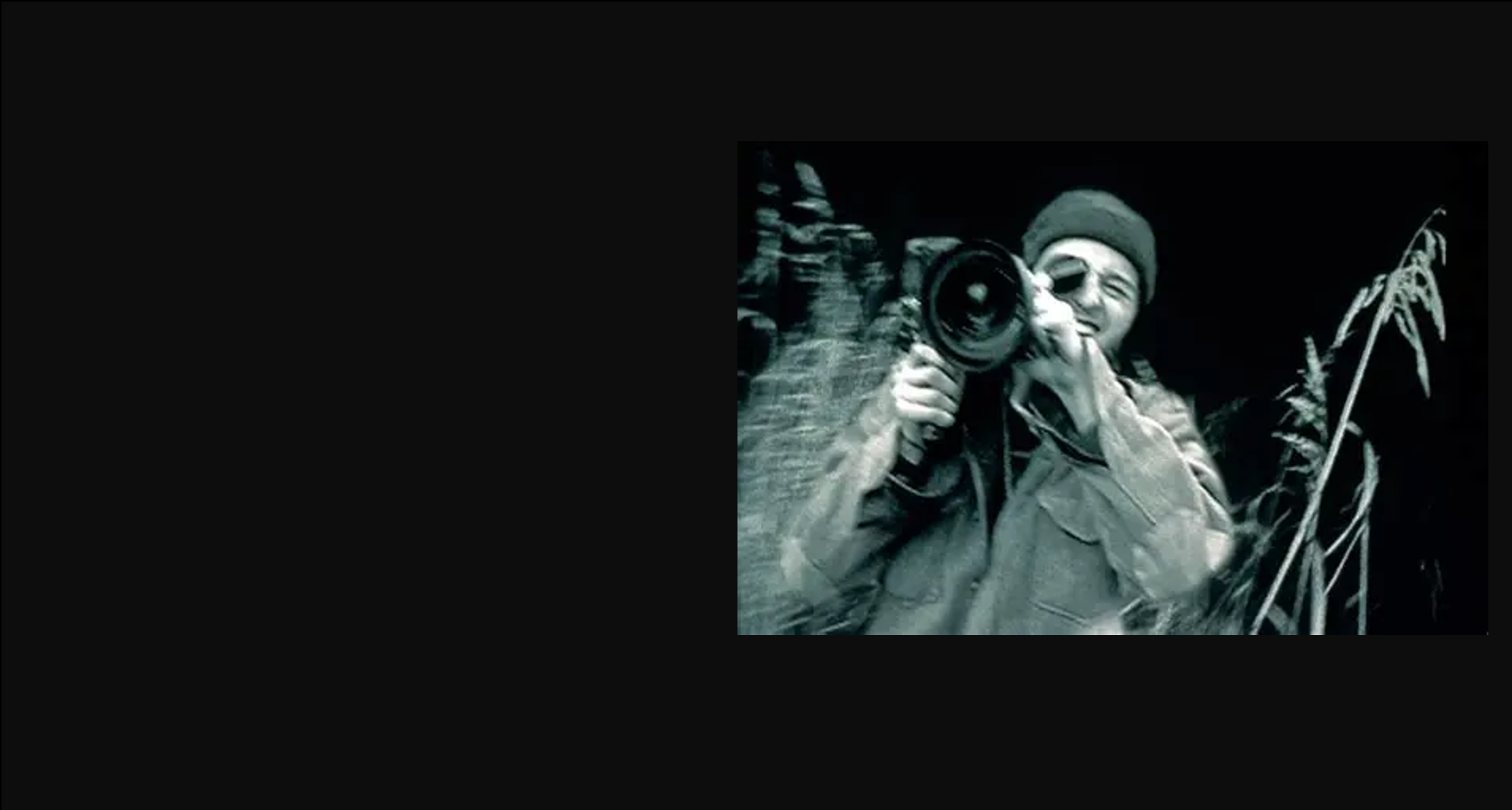 a night sky with a few stars in it