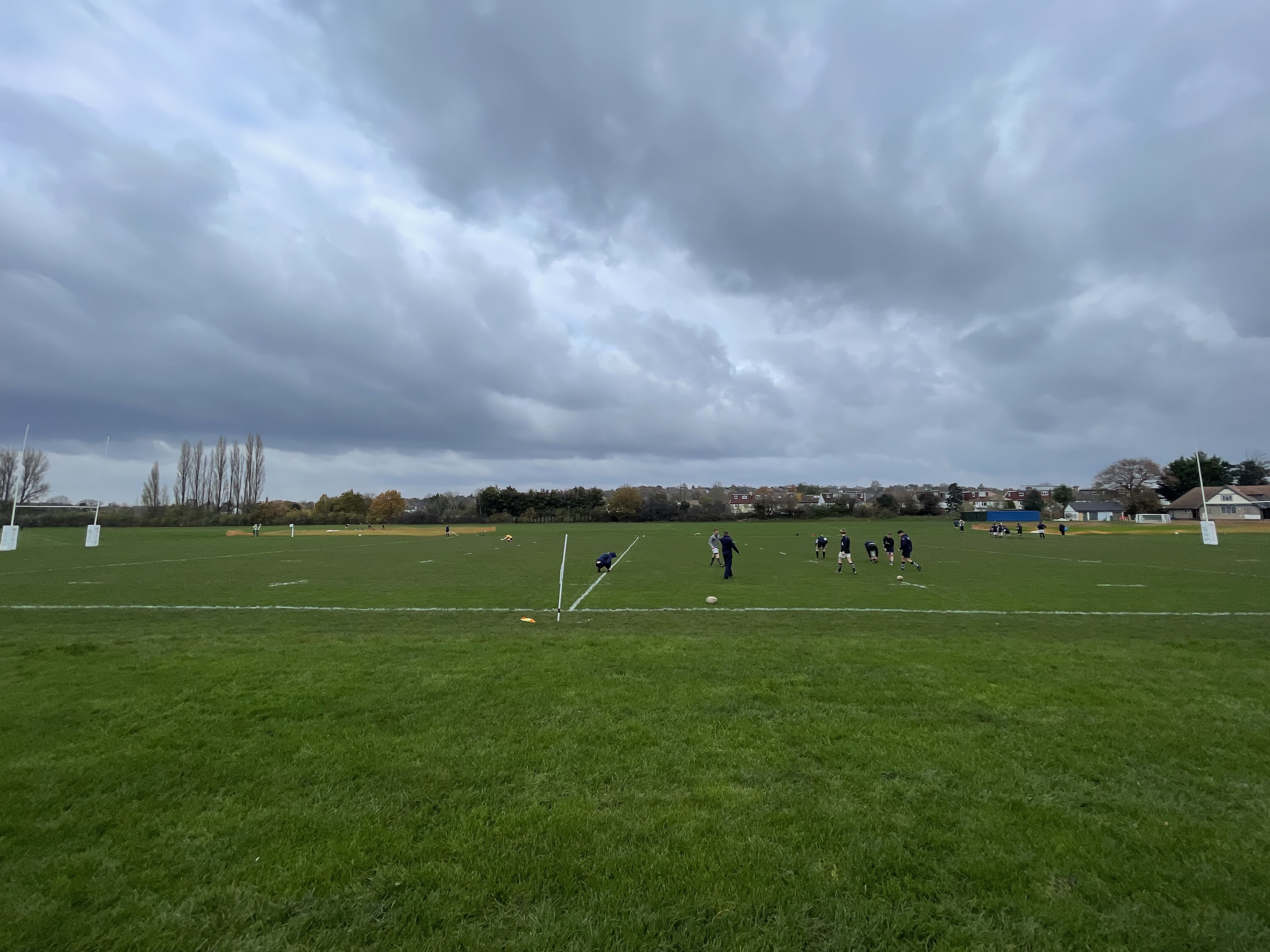 Raynes Park Sports Ground: warm up in action ©️JonathanMoynihan